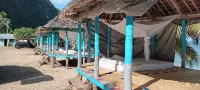 Jaymy Beach Fales - parking