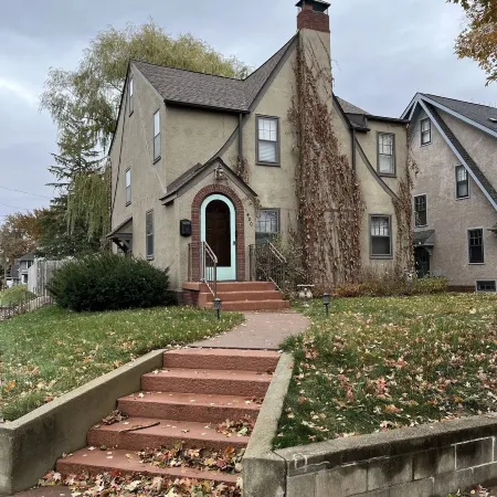Historic Twin Tudors Inn