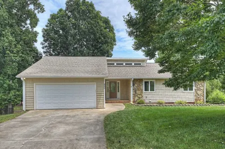 Shades of Summer by AvantStay Gazebo Dock View