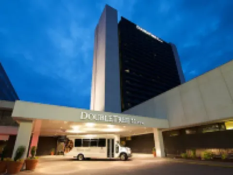 ダブルツリー バイ ヒルトン ブルーミントン - ミネアポリス サウス ブルーミントンのホテル