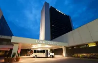 DoubleTree by Hilton Hotel Bloomington - Minneapolis South Hotels in Edina