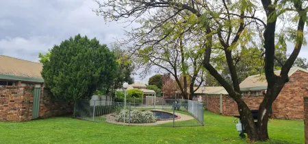 Belvoir Village Motel & Apartments Wodonga Отели в г. Уодонга