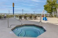 Comfort Inn & Suites Phoenix North - Deer Valley - Yüzme Havuzu