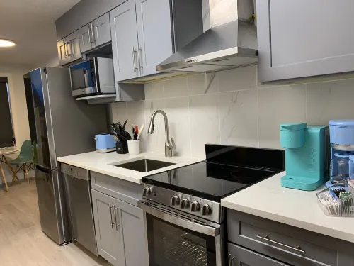 A Lovely Studio with Full Kitchen & AC - 2-Star