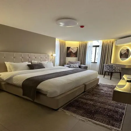 Red Carpet Suites