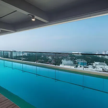 Whiz Luxe Hotel Spazio Surabaya