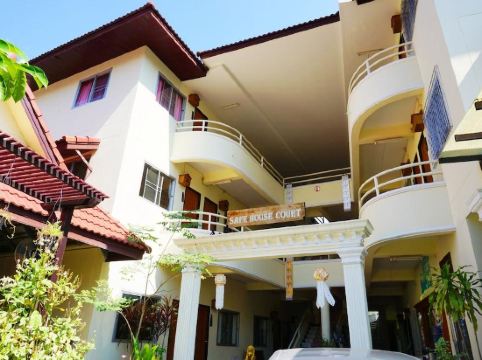 เซฟเฮาส์ คอร์ท