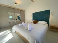 Villa Pool & Spa on the Arcachon Basin Hotels in Lanton