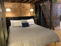 Urban 2-Bed Loft Apartment in Pioneer Square Hotels in Pioneer Square