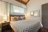 Pool, Hot Tub, BBQ and Scenic Landscape - Elegant Ocean View Oasis Hotels in Hawaii-Maui