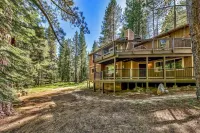 Hot Tub, Gourmet Kitchen and Expansive Decks - Serene Retreat Hotel di El Dorado County