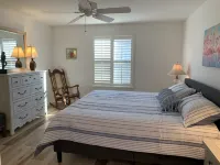 Screened Lanai and Golf Cart - Inviting Cozy Retreat