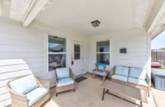 Private Heated Pool and Spacious Outdoor Oasis - Charming Getaway