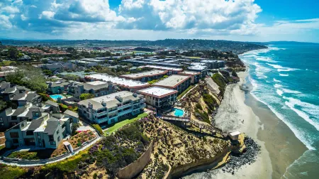 Panoramic Ocean Views and Beach Access - Exquisite Coastal Retreat