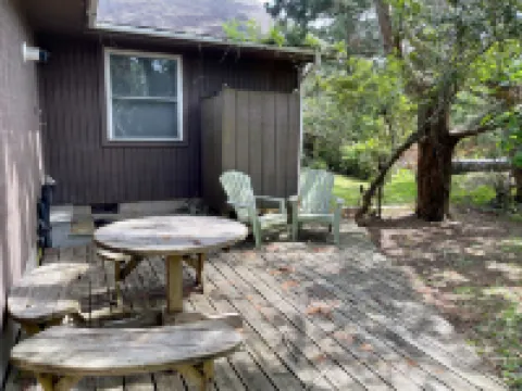 Comfortable Cottage with Screened Porch and Hammock - Delightful Escape