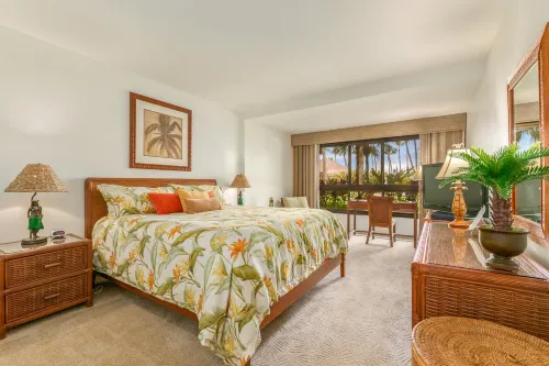 Stunning Pools and Gourmet Kitchen - Luxurious Ground Floor Haven