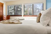 Cozy Fireplace and Private Outdoor Patio - Stylish Mountain Retreat