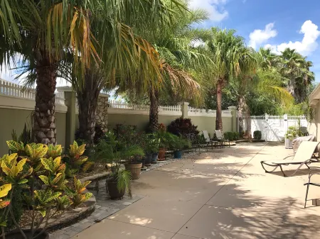 Spacious Villa with Courtyard and Open Floor Plan - Beautiful Retreat