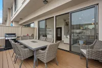 Ocean View and Pools - Gorgeous Coastal Retreat Отели в г. Солана Бич