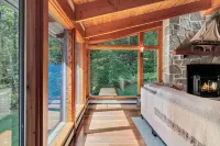 Private Hot Tub, Sauna and Game Room - Stunning Tranquil Escape