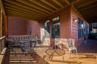 Stunning Views and Cozy Gas Fireplace - Elegant Mountain Retreat