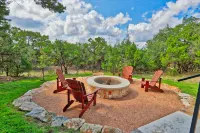 Bucolic Charm and Hot Tub - Sophisticated Modern Retreat Hotels in Hays County