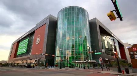 Game Room and Modern Amenities - Spacious Luxe Retreat