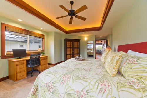 Private Beach Access and Entertaining Lanai - Luxurious Spacious Haven
