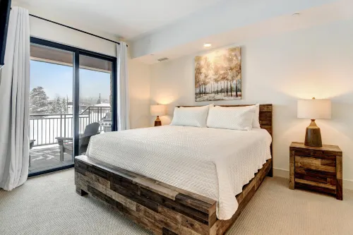 Luxury Condo with Hot Tub and Mountain Views - Exquisite Retreat