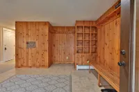 Ski in/Ski Out Access and Breathtaking Views - Spacious Mountain Retreat