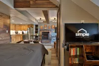 Charming Retreat with Pools and Hot Tub - Inviting Mountain Getaway