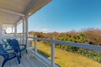 Gorgeous suite at oceanfront inn steps to beach with jetted tub & gas fireplace Hotels in Copalis Beach