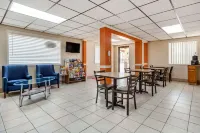 Econo Lodge Hays I-70 - breakfast