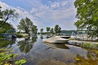 Private Dock and Fire Pit Near Lake Bomoseen - Charming Retreat Hotel a Brandon