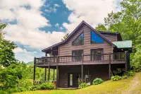 Mountain View and Game Room - Charming Secluded Retreat