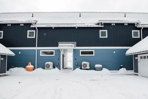 Lakeside Haven Escape