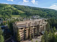Vail's Mountain Haus at the Covered Bridge Hotel dekat Vail Village