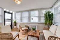 Spacious bungalow next to downhill biking at Baker Creek with grill & fire pit