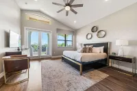 Private Pool and Arcade - Elegant Luxury Retreat