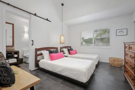 Hilton Pool Pass and Chic Interior - Luxurious Penthouse Retreat