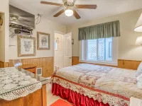 Full Kitchen and Outdoor Picnic Areas - Charming Coastal Haven Hotels in Otter Rock