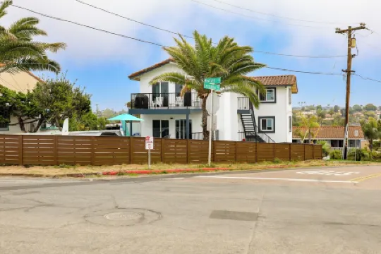 Ocean Front Beacons Beach, Amazing View, Surfboard