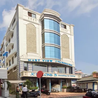 Hotel Mart View Отели рядом с достопримечательностью «Керала Хай Корт»