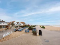 Chic 2-Bed Seafront Haven Near Felpham Beach Hotels in Felpham