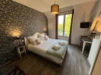 Logis Hôtel Auberge de Cartassac Các khách sạn ở Martel