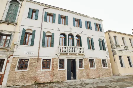 Palazzina Riva Отели рядом с достопримечательностью «Церковь Сан-Самуэле»