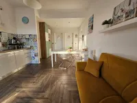 Be Your Home - Guest House Colors - parcheggio