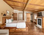 Seesaw's Lodge Hotels in Weston
