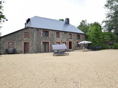 Country House in the Ardennes with Schwimmbad Hôtels à proximité de : Musée de la Bataille des Ardennes
