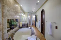Hotel Esmeralda Beach Resort - Hot Tub